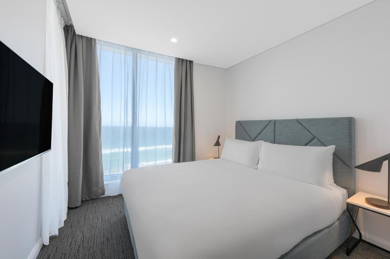 Meriton Suites Surfers Paradise Gold Coast Bagian luar foto A room at the hotel
