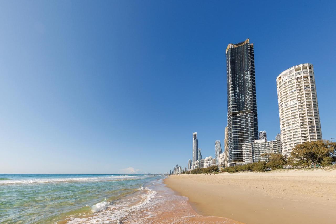 Meriton Suites Surfers Paradise Gold Coast Bagian luar foto The Gold Coast skyline